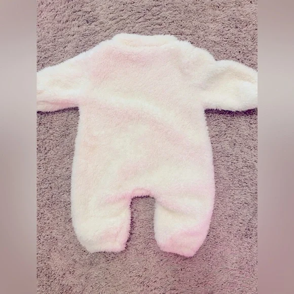 🚫SOLD🚫SOLD🚫NEWBORN FLEECE ONE PIECE Size 0 White with zipper front Warm - Picture 2 of 7